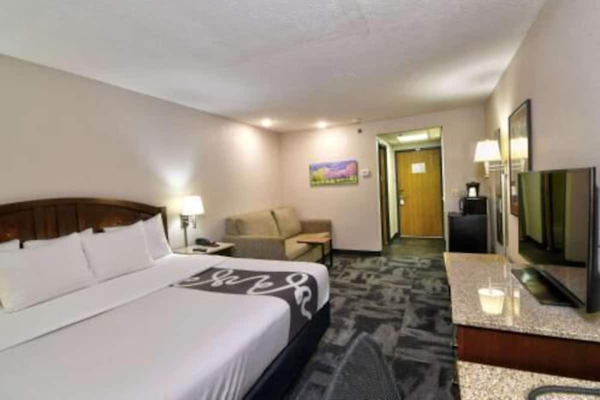 Premium bedding, down comforters, pillowtop beds, in-room safe
