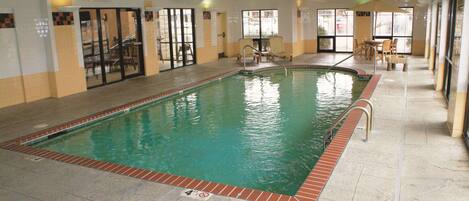 Kolam renang tertutup, kerusi lepak pantai