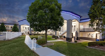 Days Inn by Wyndham Austintown