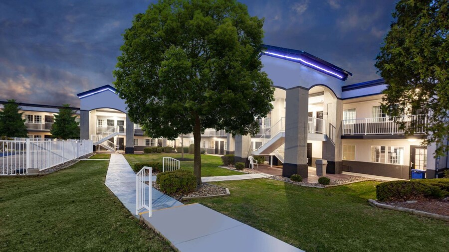 Days Inn by Wyndham Austintown