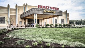 Casino - Days Inn by Wyndham Austintown (Austintown)