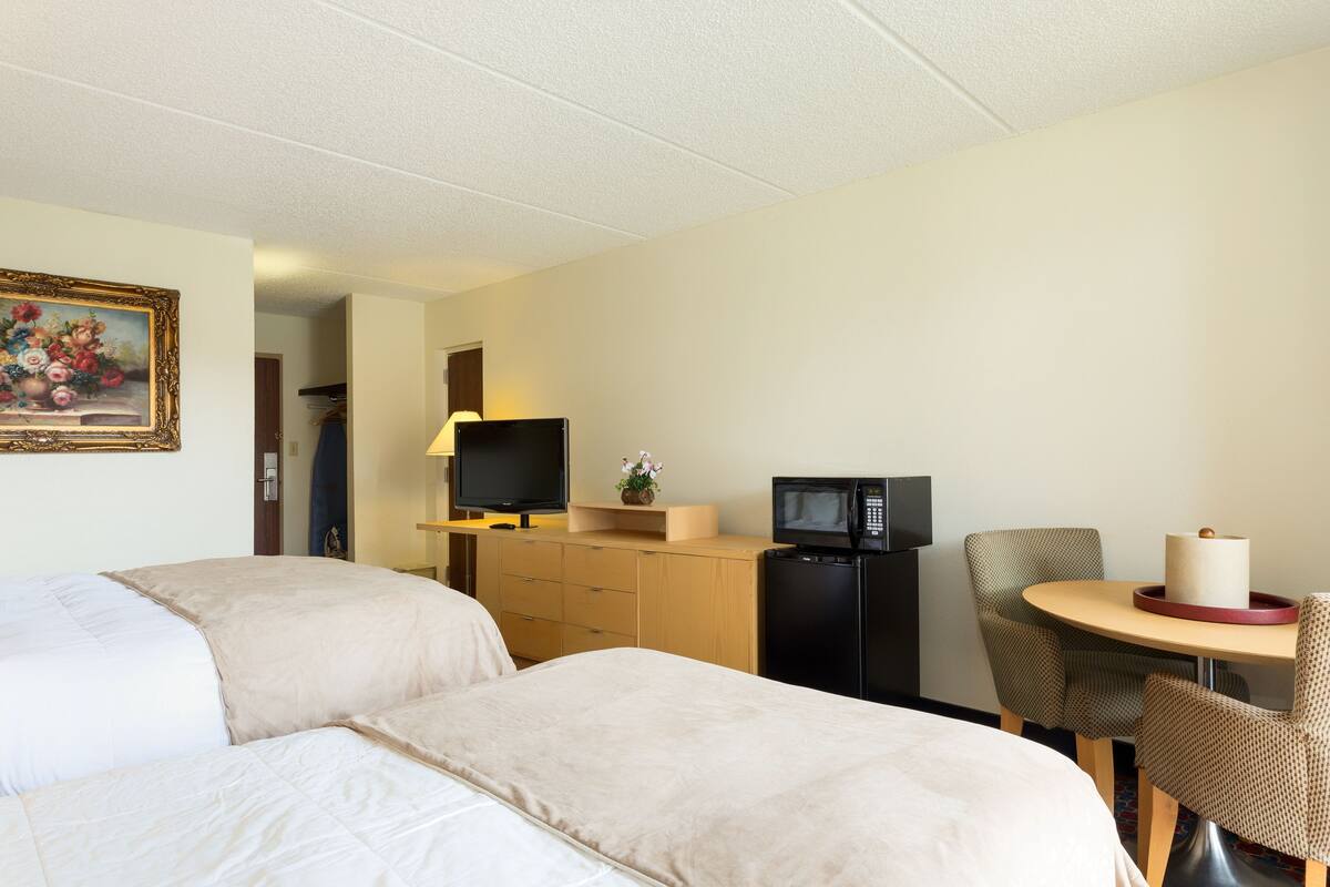 Standard Room, 2 Queen Beds, Non Smoking, Pool View (or Courtyard View)