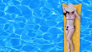 Outdoor pool - Oxford Inn and Suites - NASA (Webster)