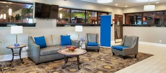 Days Inn & Suites by Wyndham Johnson City
