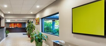 Days Inn & Suites by Wyndham Johnson City