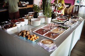 Free daily continental breakfast  - Alpine Spa Hotel Haus Hirt (Bad Gastein)