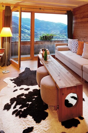 Suite, 2 Bathrooms, Valley View (Alpin) | Living area