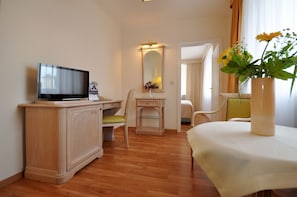 Suite | Living area | Flat-screen TV