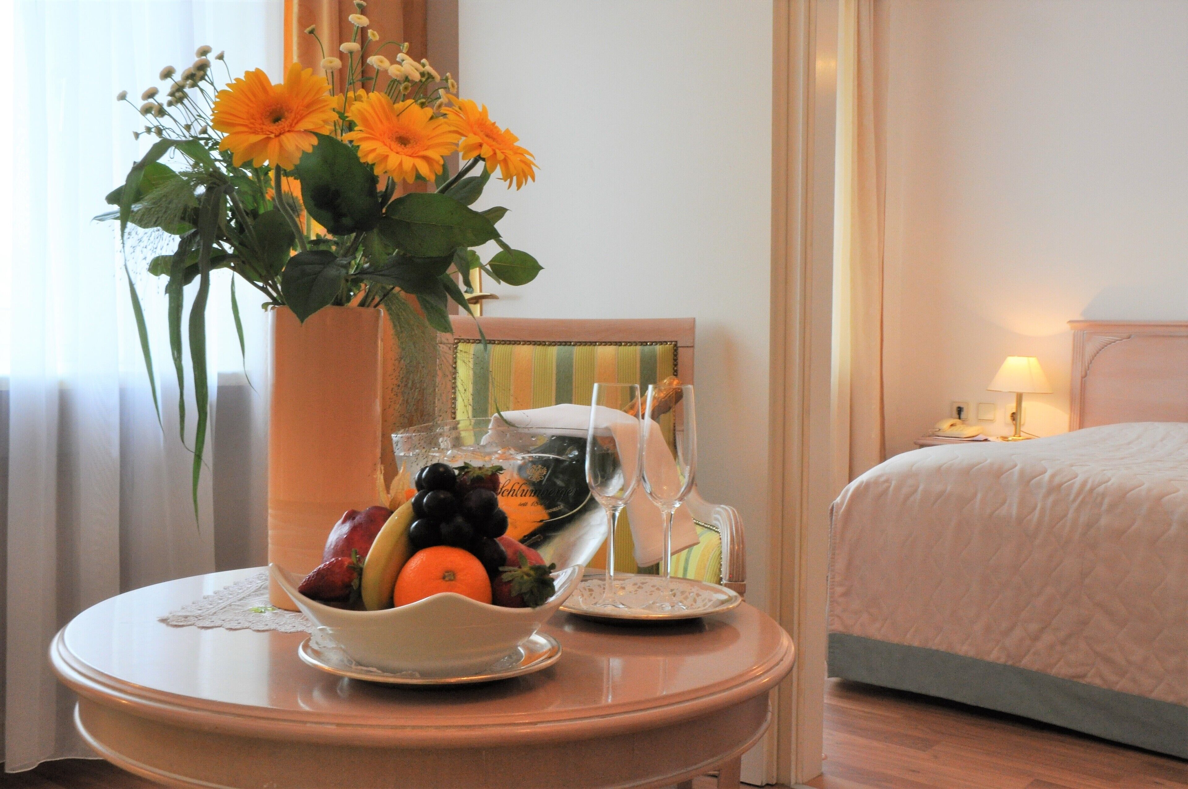 Suite | Hypo-allergenic bedding, individually furnished, desk, blackout drapes