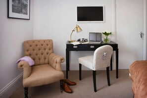 1 bedroom, in-room safe, free WiFi, bed sheets