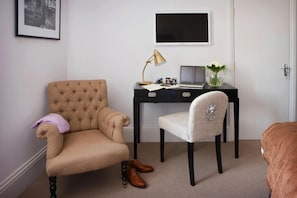 1 bedroom, in-room safe, free WiFi, bed sheets