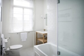 무료 세면용품, 헤어드라이어, 타월, 화장지
