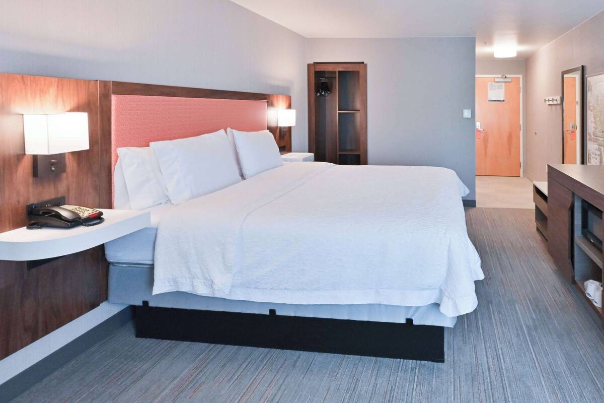 Standard King Room | Blackout drapes, iron/ironing board, rollaway beds (surcharge)