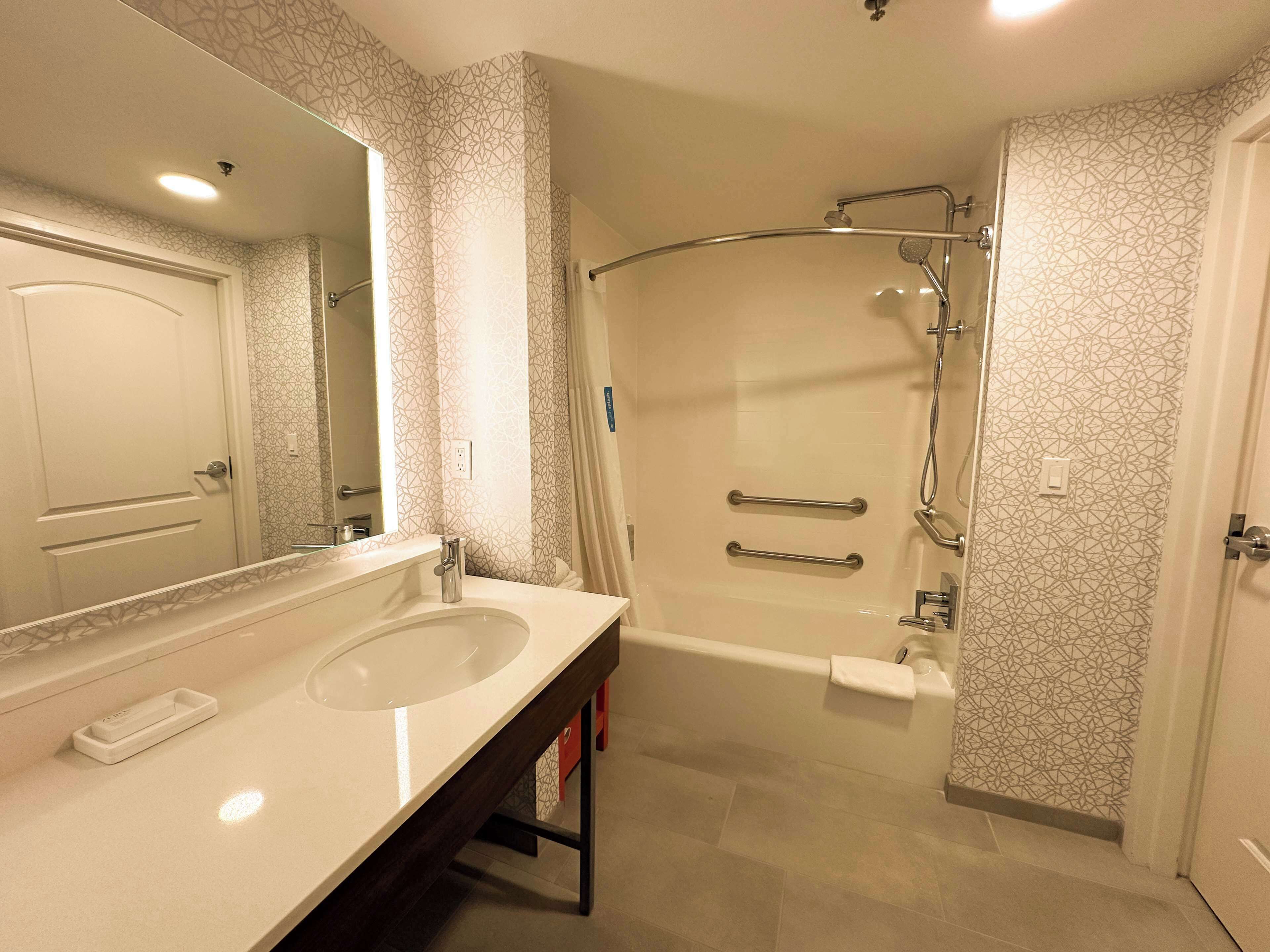 room, accessible | bathroom | free toiletries, hair dryer, towels