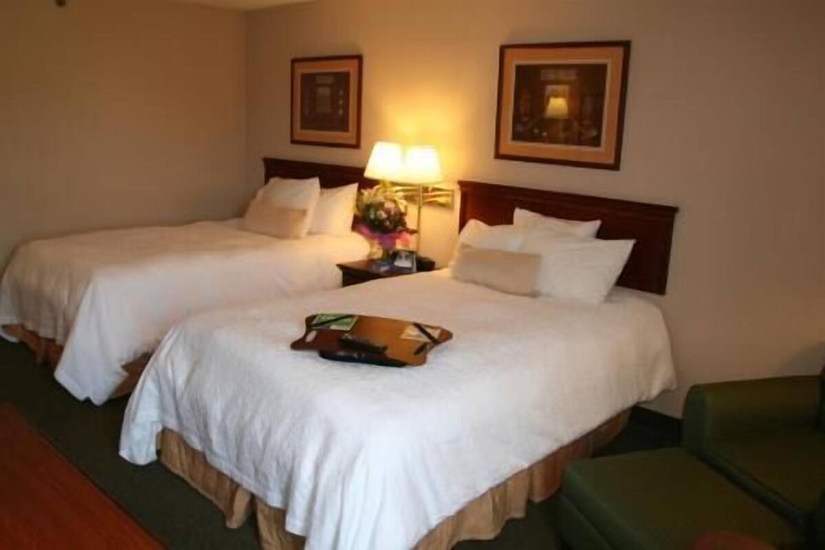 Premium bedding, in-room safe, blackout drapes, iron/ironing board
