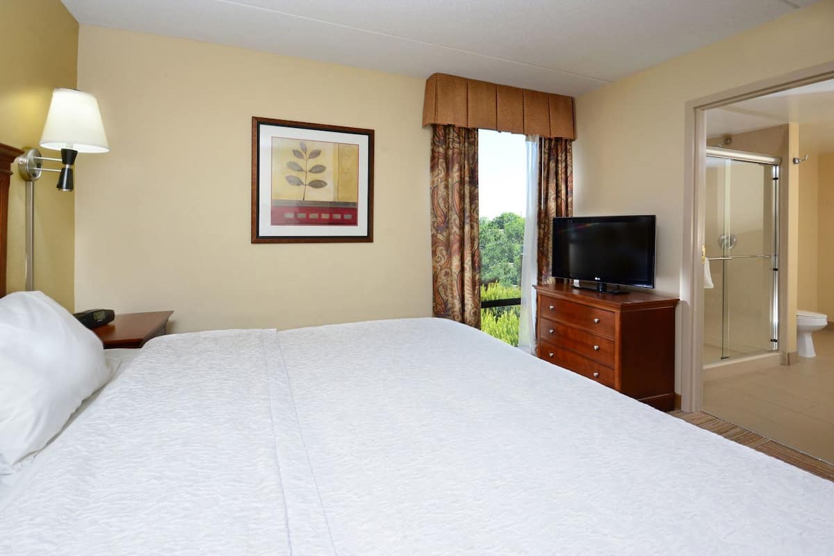 Premium bedding, pillow-top beds, in-room safe, desk