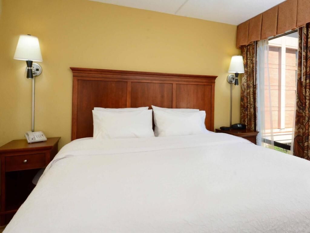 Premium bedding, pillowtop beds, in-room safe, desk