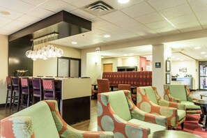 Lobby - Hampton Inn Muskegon (Muskegon)