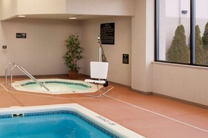 Una piscina cubierta