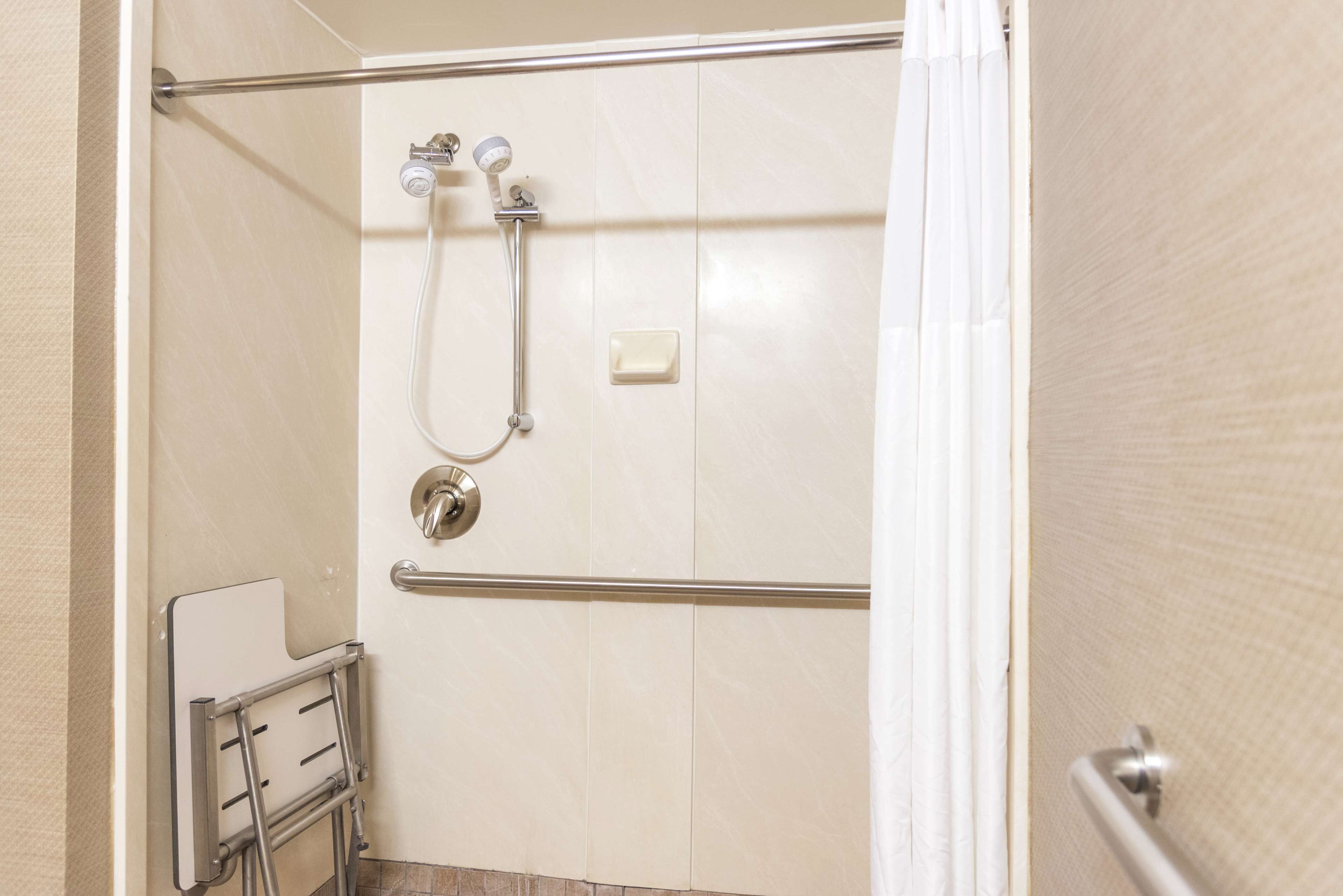 room, accessible, non smoking | desk, iron/ironing board, free cots/infant beds, free wifi