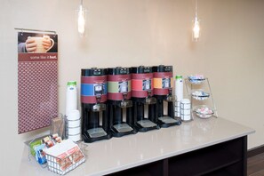 Café da manhã com buffet grátis todos os dias
