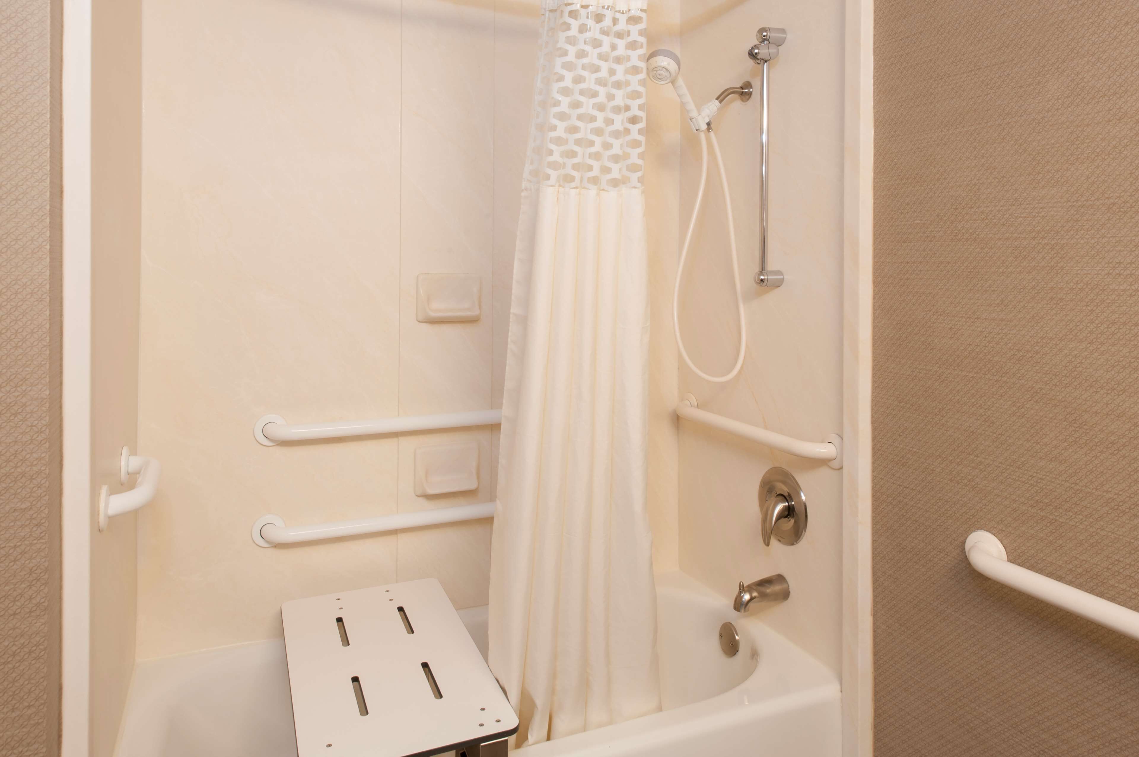 room, accessible, non smoking | bathroom | hair dryer, towels