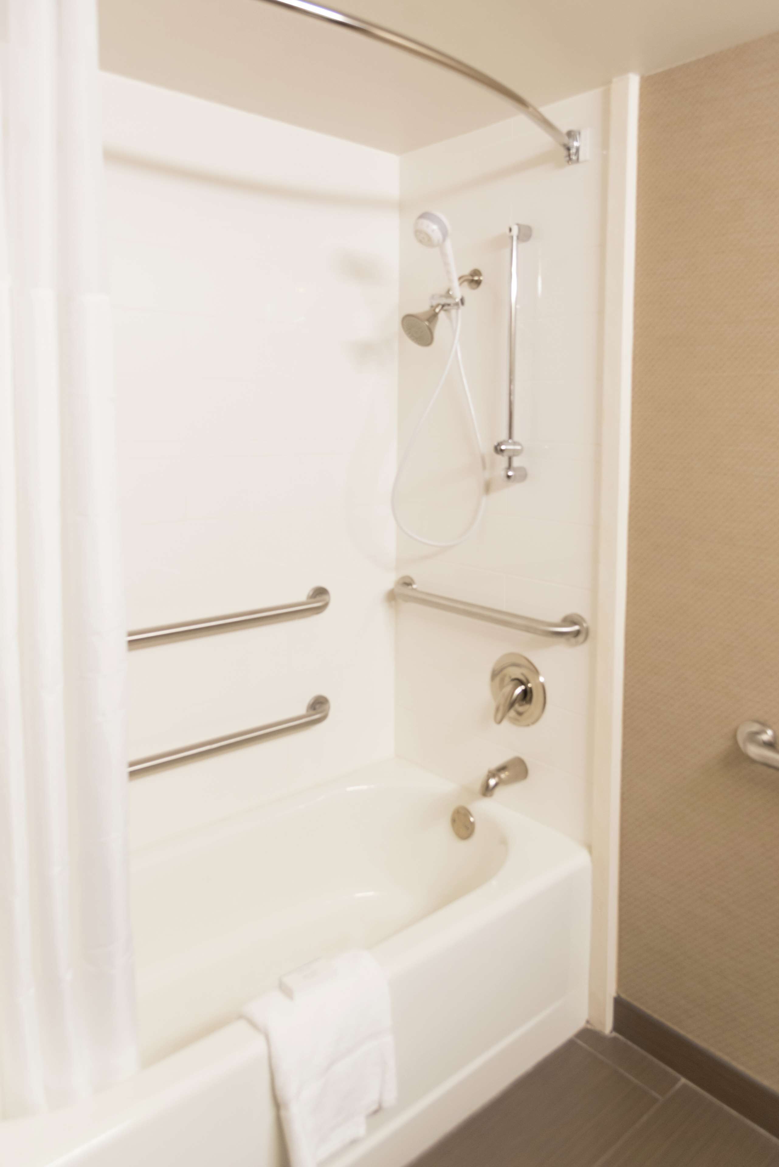 one queen bed, non-smoking, accessible | desk, iron/ironing board, free cots/infant beds, free wifi