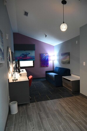 Studio Suite, 1 giường cỡ king | Bộ đồ giường cao cấp, nệm có lớp đệm bông, két bảo mật tại phòng 