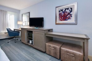 Desk, blackout drapes, iron/ironing board, free cribs/infant beds - Hampton Inn - Naples - I-75 (Naples)