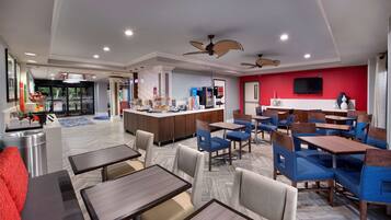 Café da manhã com buffet grátis todos os dias