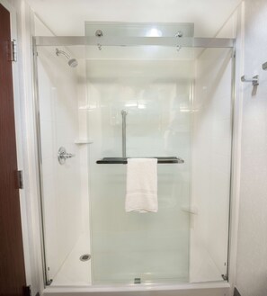 Bathroom shower - Hampton Inn Gaffney (Gaffney)