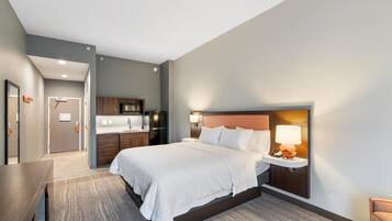 Studio, 1 King Bed, Non Smoking, Refrigerator & Microwave (Wet bar) | Premium bedding, pillowtop beds, in-room safe, individually furnished