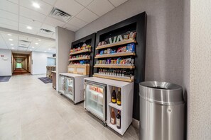 Snack bar - Hampton Inn Winchester N/Conference Center, VA (Winchester)