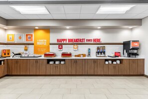 Free daily buffet breakfast - Hampton Inn & Suites Scottsburg (Scottsburg)