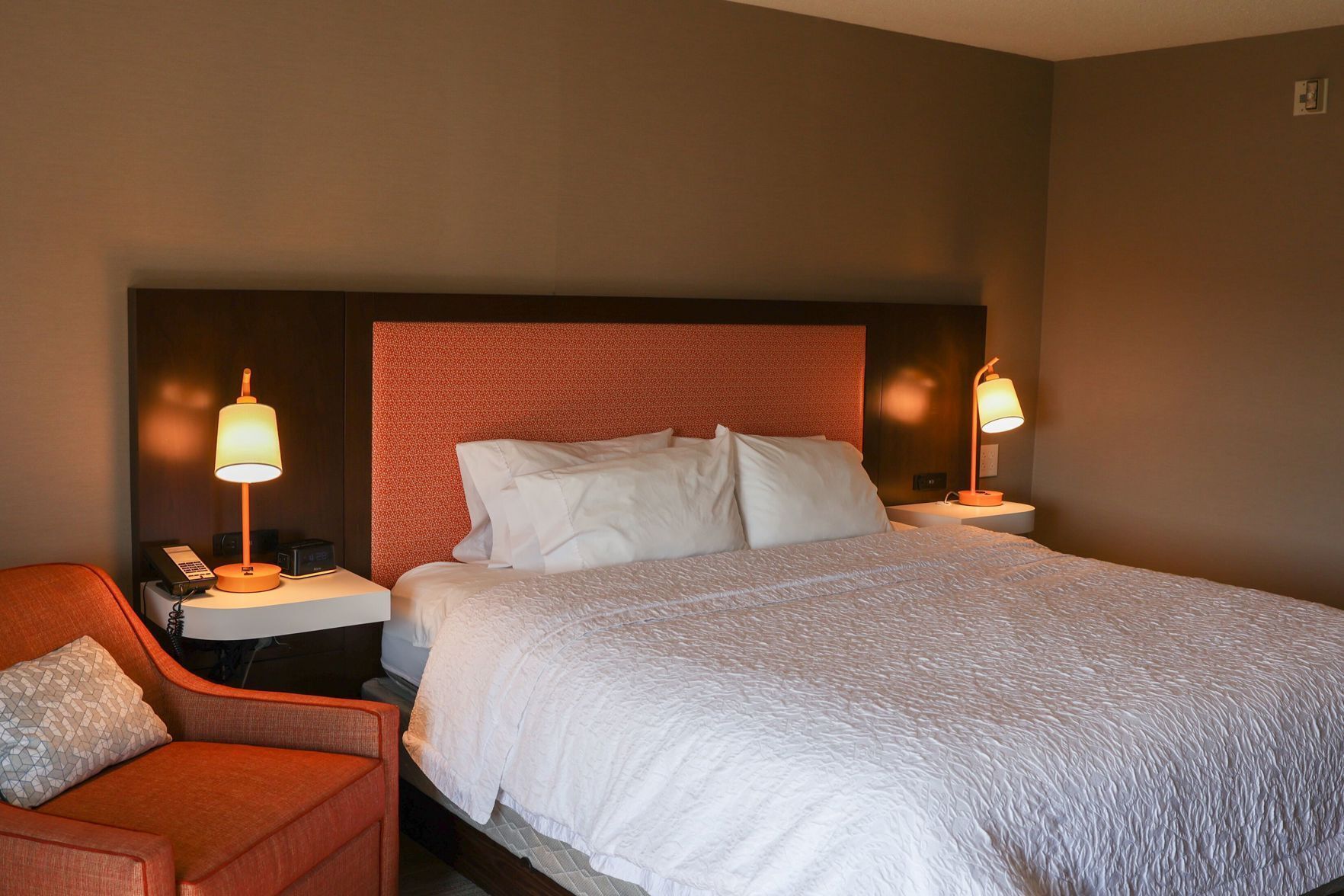 Literie de qualité supérieure, surmatelas, bureau