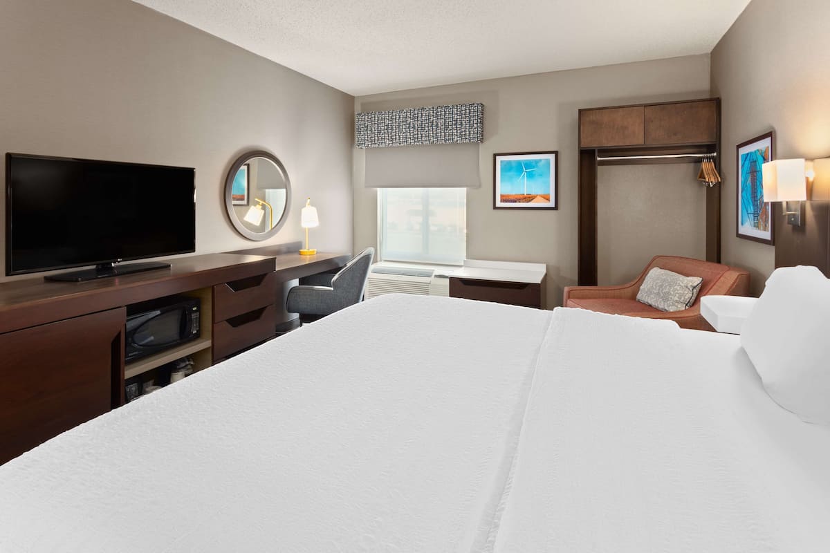 Room | 1 bedroom, premium bedding, pillowtop beds, desk