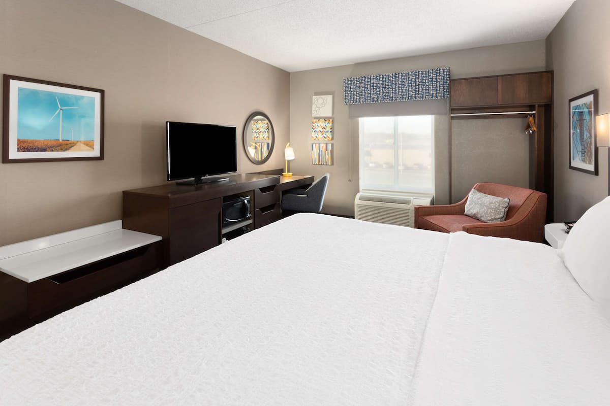 1 bedroom, premium bedding, pillowtop beds, desk