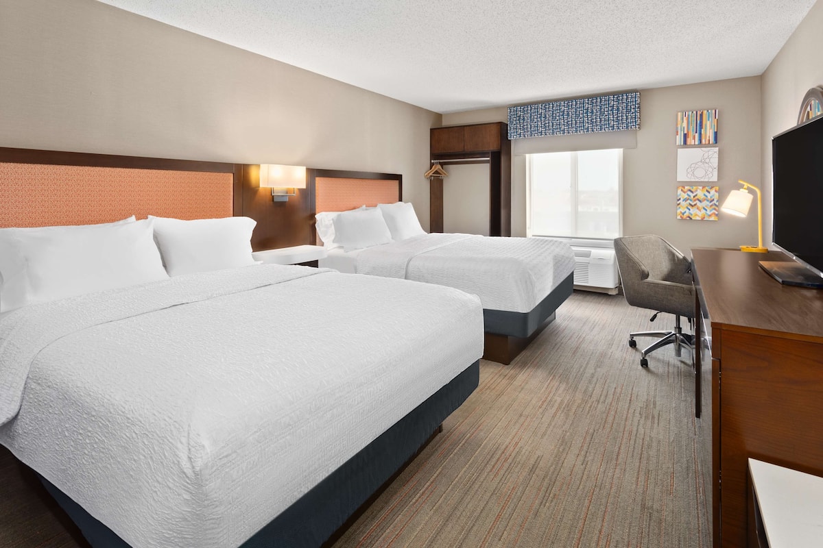 1 bedroom, premium bedding, pillowtop beds, desk