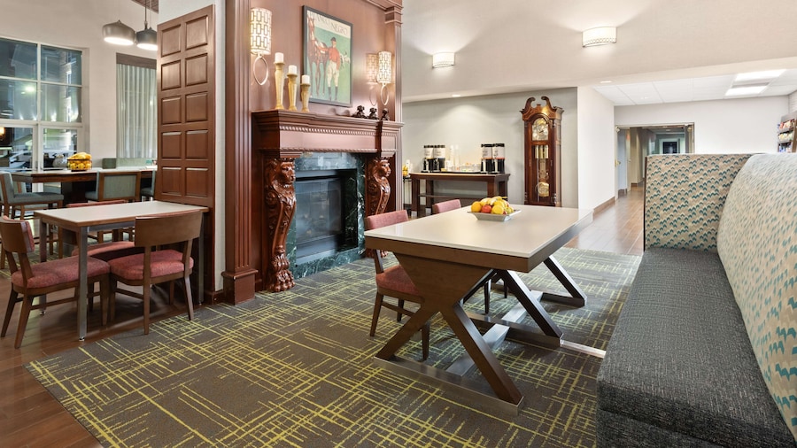 Hampton Inn & Suites Scottsburg