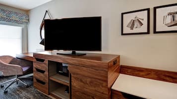 Habitación, 2 camas Queen size, acceso para personas con movilidad reducida, microondas (Mobility) | Ropa de cama de alta calidad, edredón y camas con pillow-top