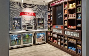 Snack bar - Hampton Inn & Suites Fultondale Birmingham I 65, AL (Fultondale)