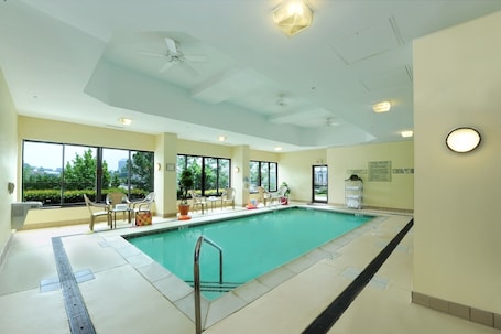 Una piscina techada. Hampton Inn & Suites Atlanta Galleria