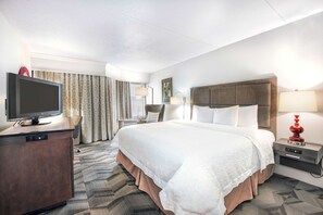 In-room safe, desk, laptop workspace, iron/ironing board - Hampton Inn & Suites Atlanta Galleria (Atlanta)