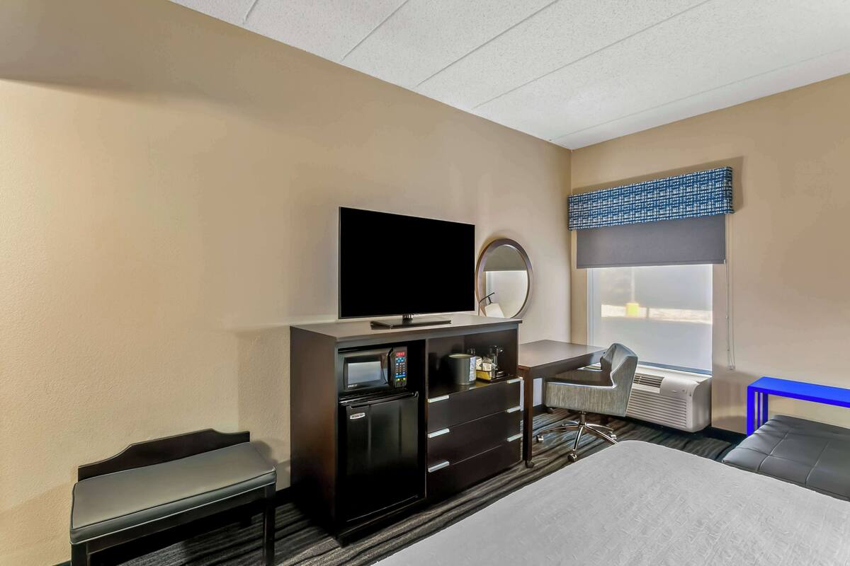 Room, 1 King Bed | Desk, laptop workspace, blackout curtains, iron/ironing board
