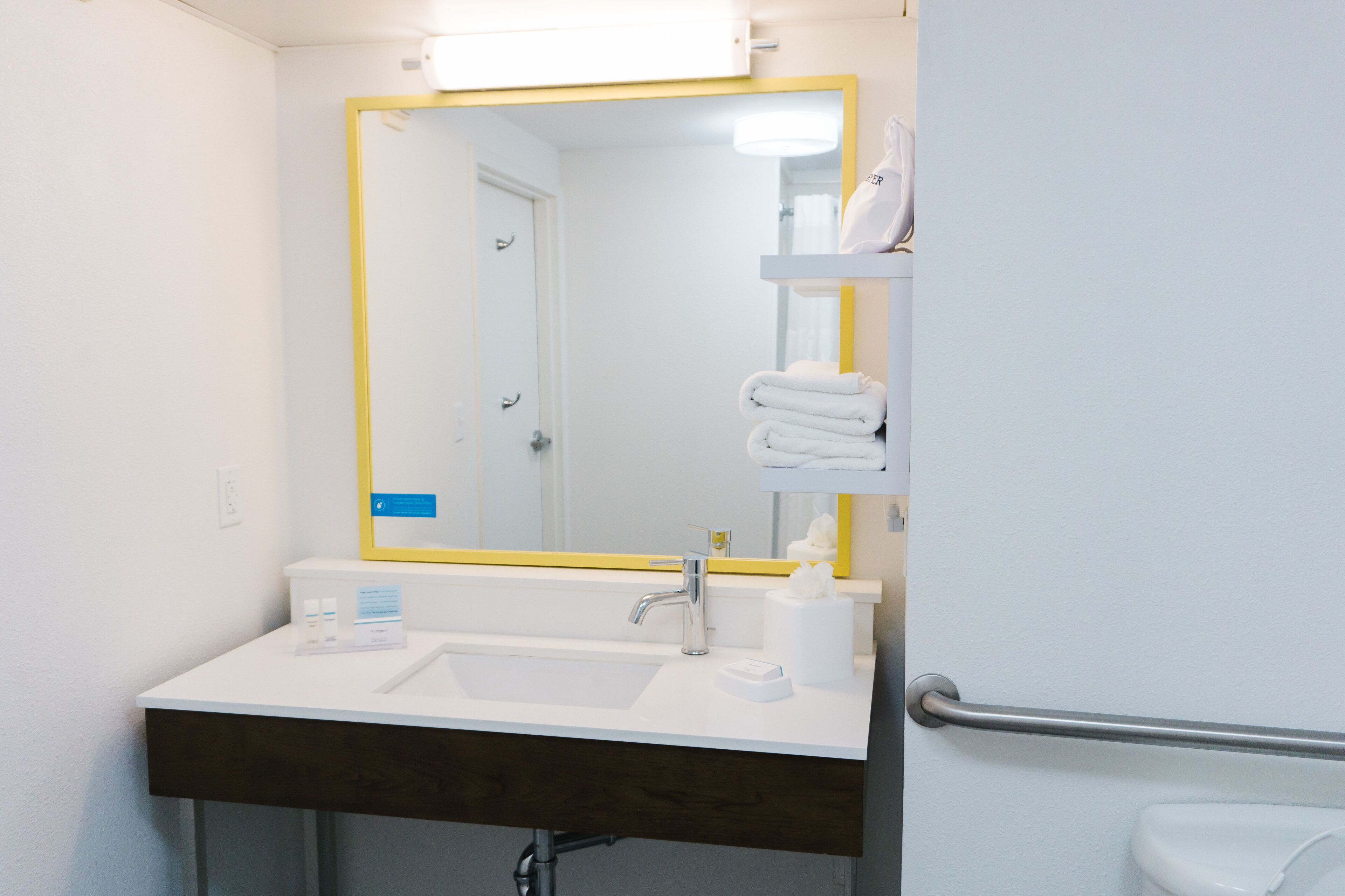 in-room safe, desk, laptop workspace, blackout curtains