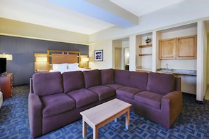 Suíte, 1 cama King e sofá-cama, para não fumantes (Hospitality) | Minibar