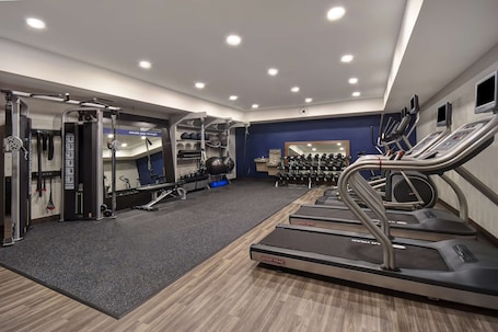 Sala de fitness. Hampton Inn Potomac Mills/Woodbridge