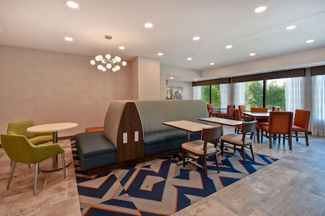 Restaurante. Hampton Inn Potomac Mills/Woodbridge
