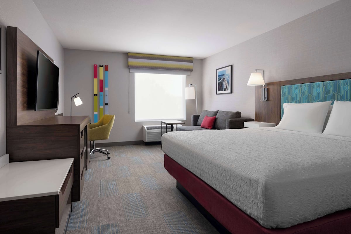 hypo-allergenic bedding, in-room safe, desk, laptop workspace