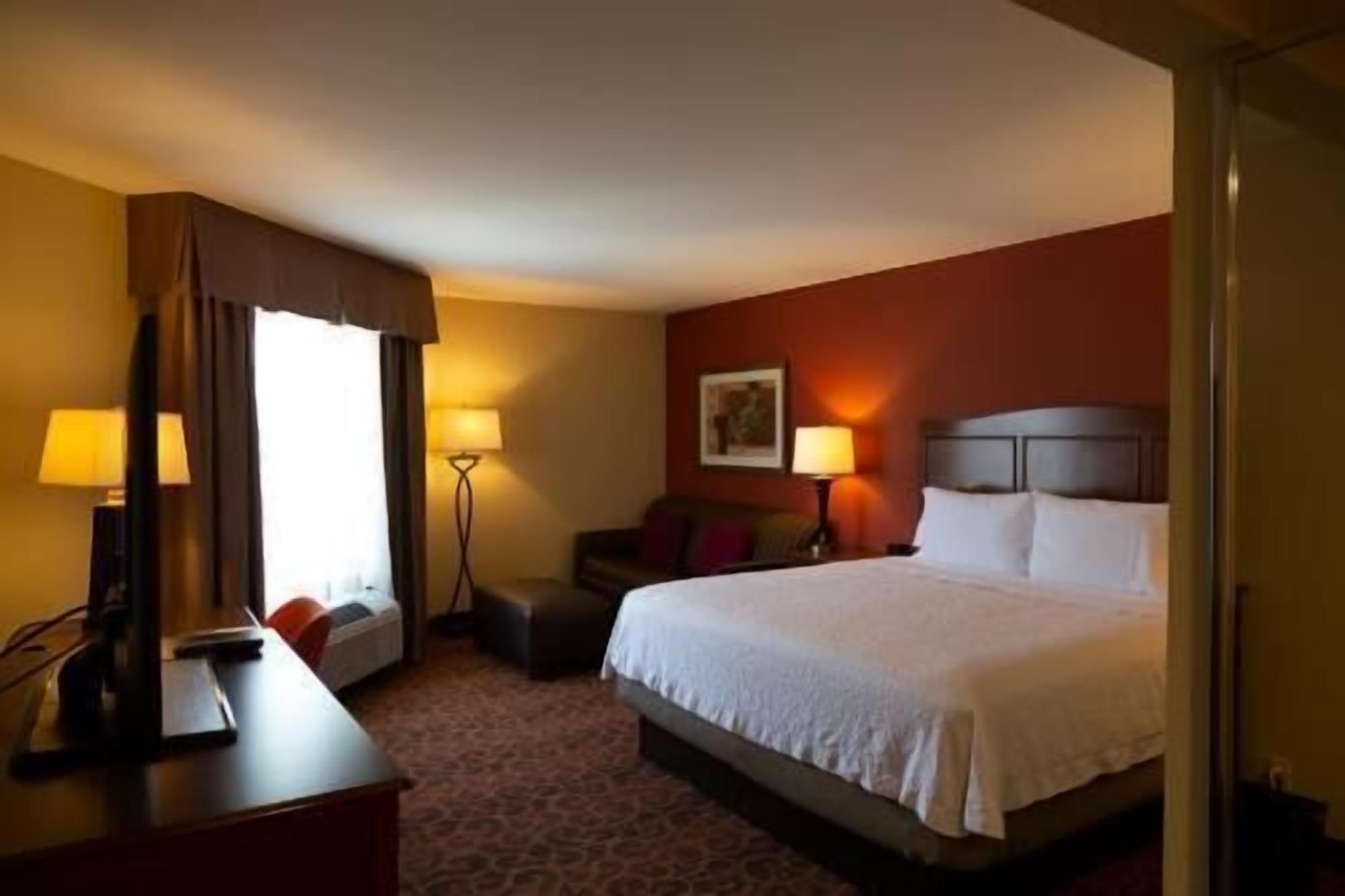 Hypo-allergenic bedding, in-room safe, desk, laptop workspace